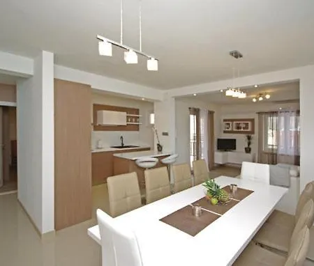 Mateo **** Holiday home Zagvozd