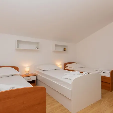 Vikendica Mateo **** *