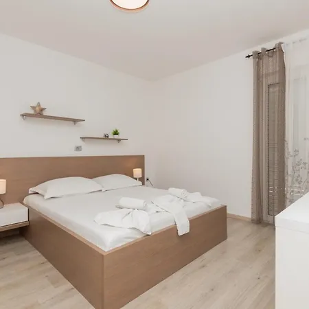 Vikendica Mateo **** *